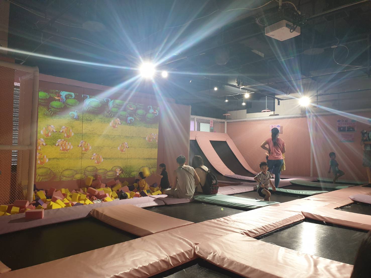 已停業【新北|板橋景點】追風奇幻島-愛力獅異想童話|新景點!一票玩到底不限時暢玩,交通、用餐都非常便利,球池、沙坑還有彈跳蹦蹦床。 - 第12張圖