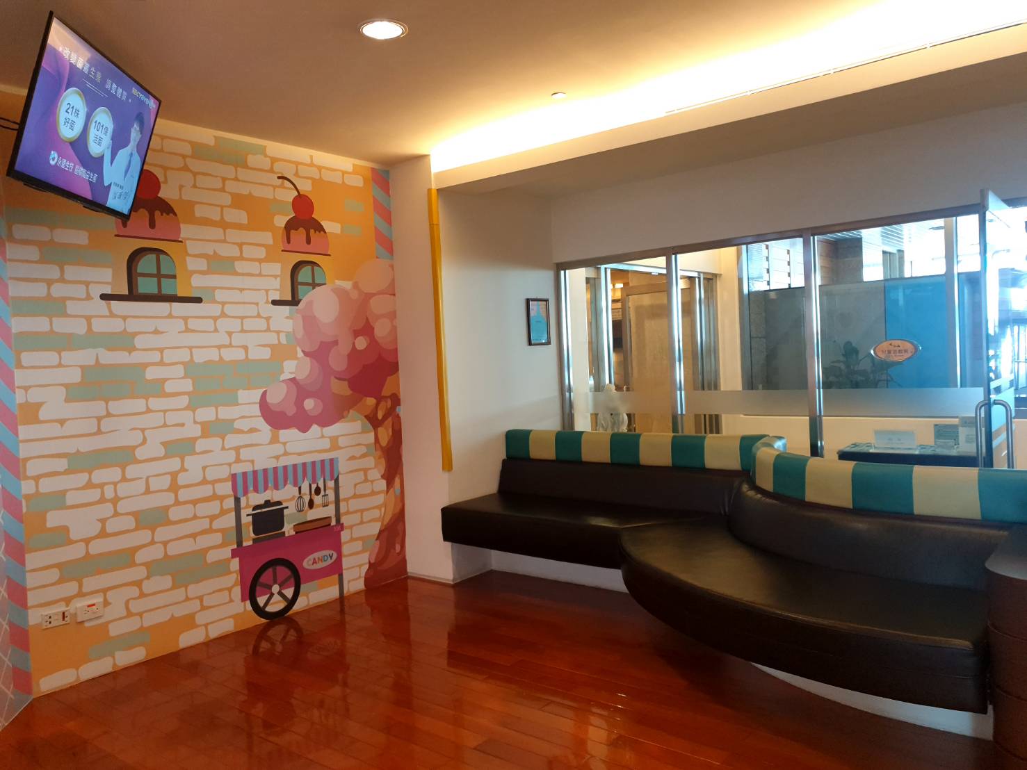 【台南住宿|台糖長榮酒店(台南)】夏天必備泳池設施,適合小寶寶的親子遊戲間,飯店周邊好吃好逛,早餐還有道地的台南米糕及牛肉湯! - 第24張圖 台糖長榮酒店