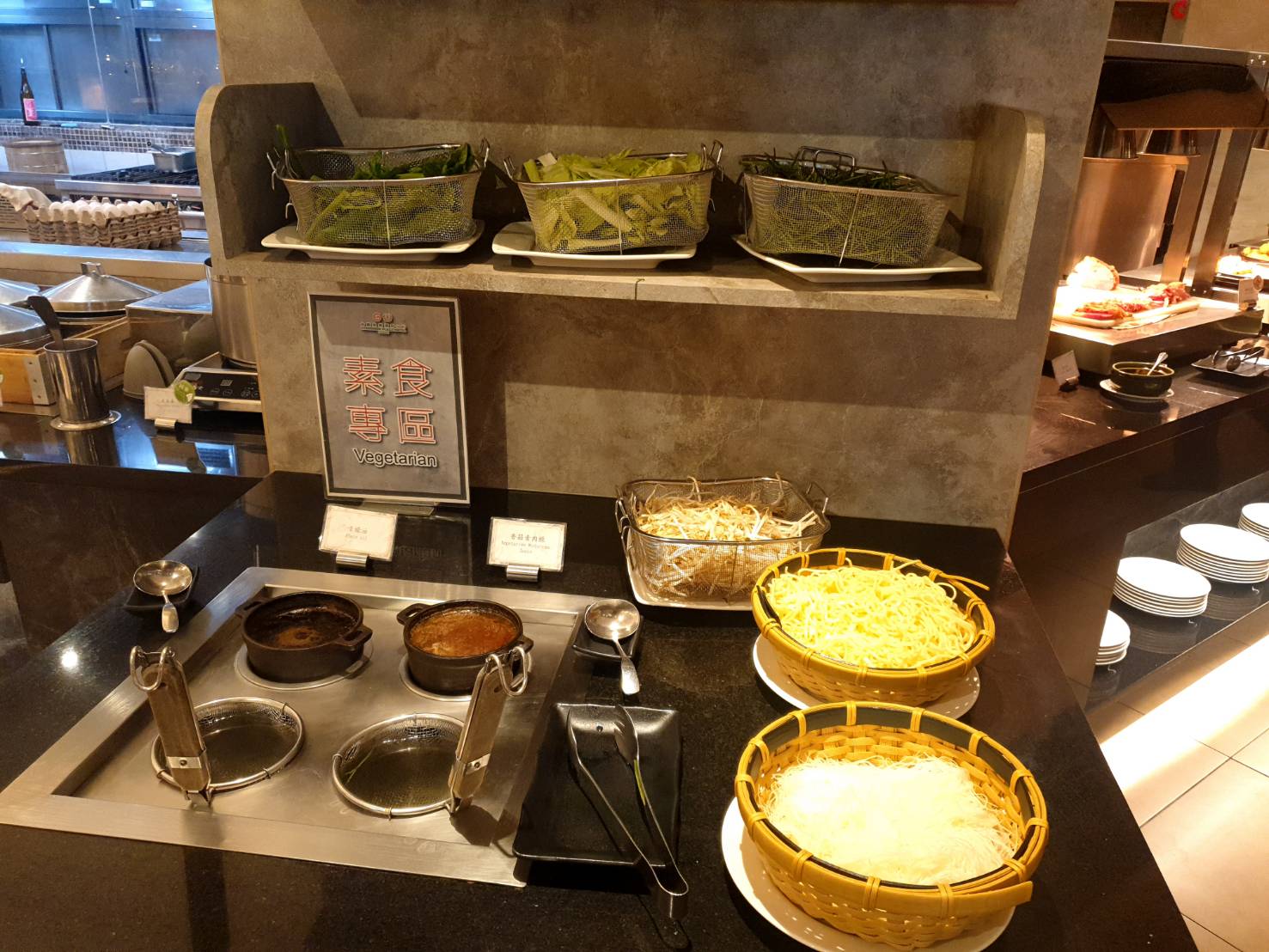 【台南住宿|台糖長榮酒店(台南)】夏天必備泳池設施,適合小寶寶的親子遊戲間,飯店周邊好吃好逛,早餐還有道地的台南米糕及牛肉湯! - 第34張圖 台糖長榮酒店