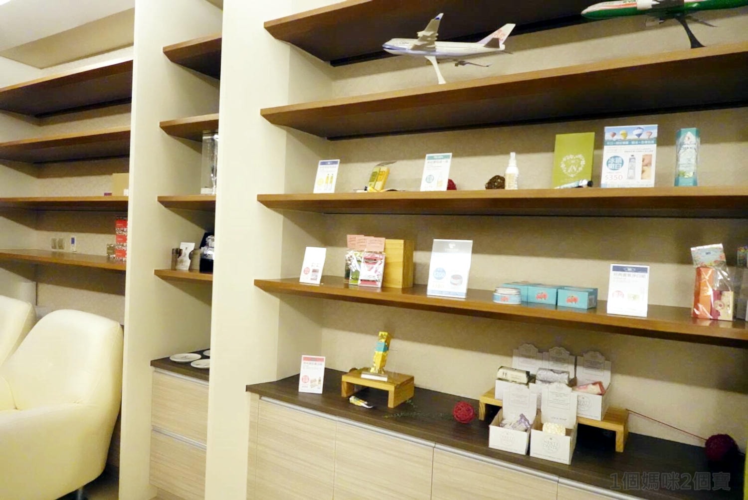 【嘉義親子飯店|雲登景觀飯店】位處阿里山山腳下,房內小陽台欣賞無限美景,空中高爾夫球場,兒童遊戲室,復古的紅白機遊戲租借,親子放鬆度假。 - 第14張圖