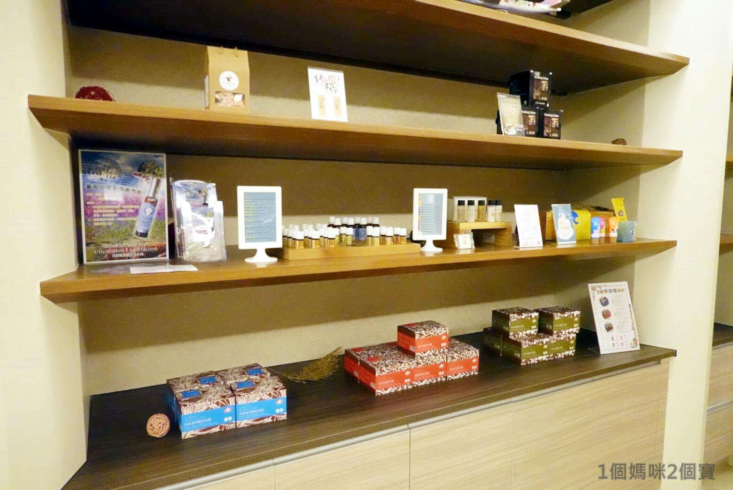 【嘉義親子飯店|雲登景觀飯店】位處阿里山山腳下,房內小陽台欣賞無限美景,空中高爾夫球場,兒童遊戲室,復古的紅白機遊戲租借,親子放鬆度假。 - 第13張圖