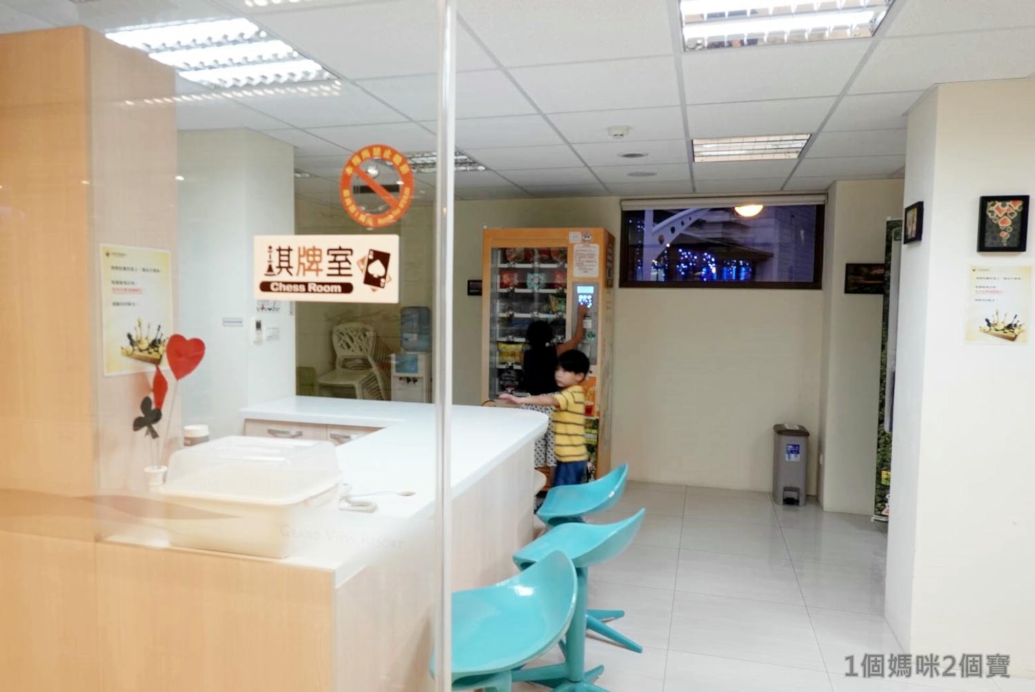 【嘉義親子飯店|雲登景觀飯店】位處阿里山山腳下,房內小陽台欣賞無限美景,空中高爾夫球場,兒童遊戲室,復古的紅白機遊戲租借,親子放鬆度假。 - 第18張圖
