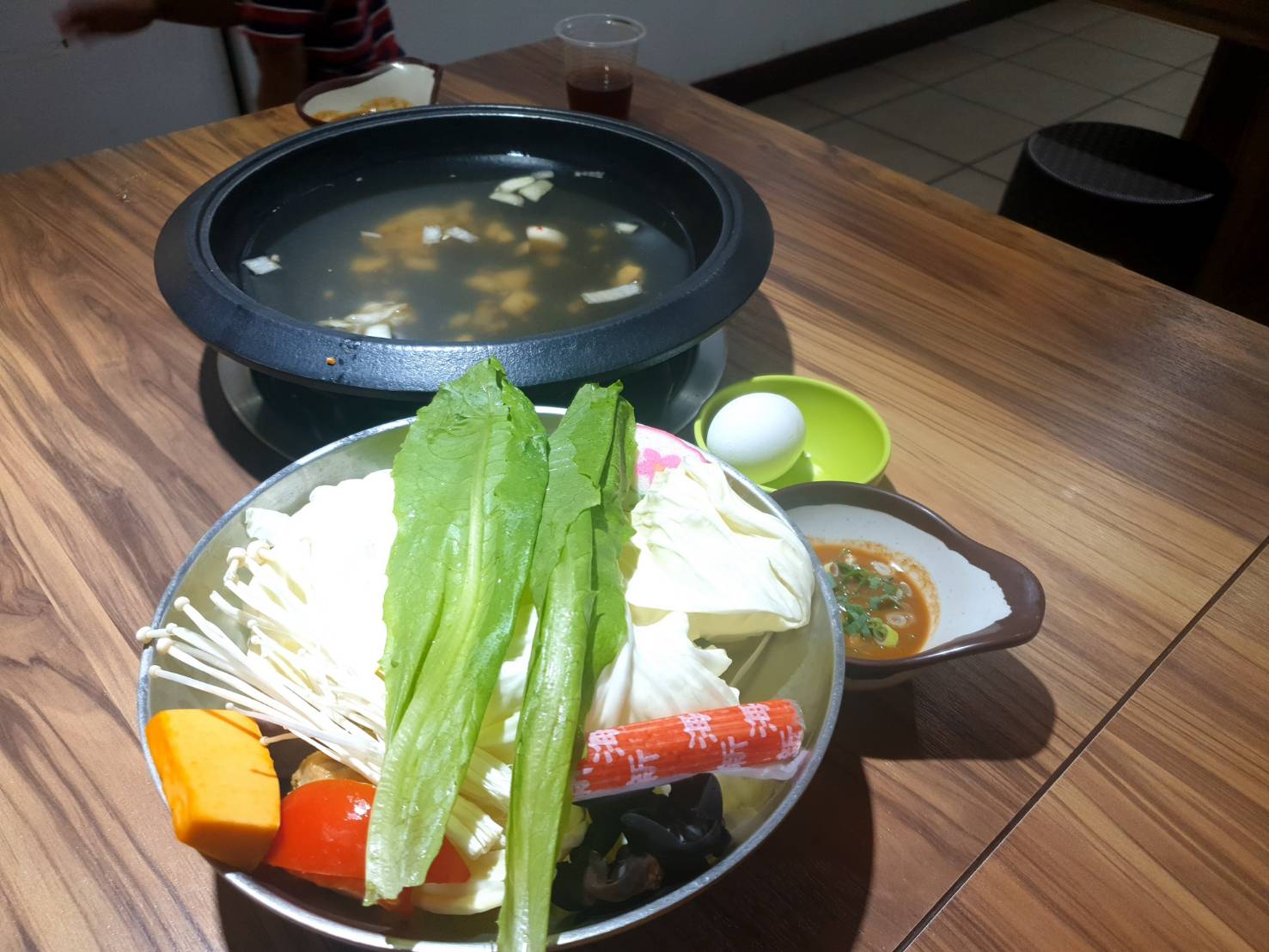 【宜蘭美食|究醬石頭火鍋】爆炒後的美味肉片及療癒的火鍋高湯! - 第7張圖