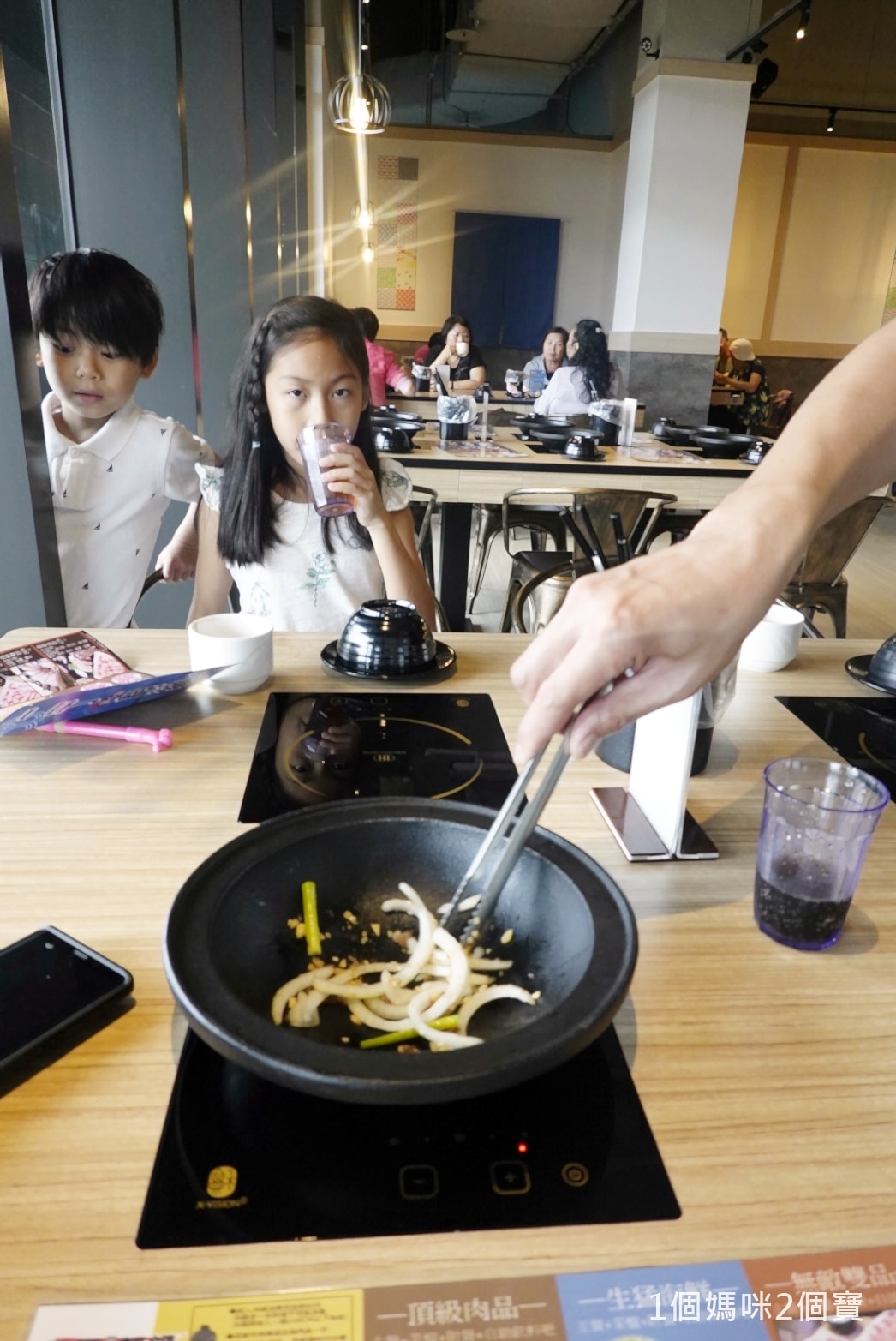 【新北美食| 二丁靚鍋-實惠的價格,大份量肉肉,爆炒後的美味石頭火鍋。 - 第10張圖