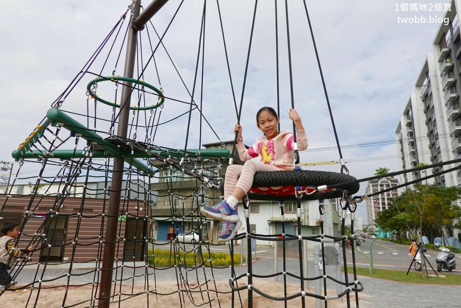 【新北景點| 鶯歌-逗逗龍公園,恐龍主題公園,巨大三角龍化石地景及玩水裝置。 - 第9張圖