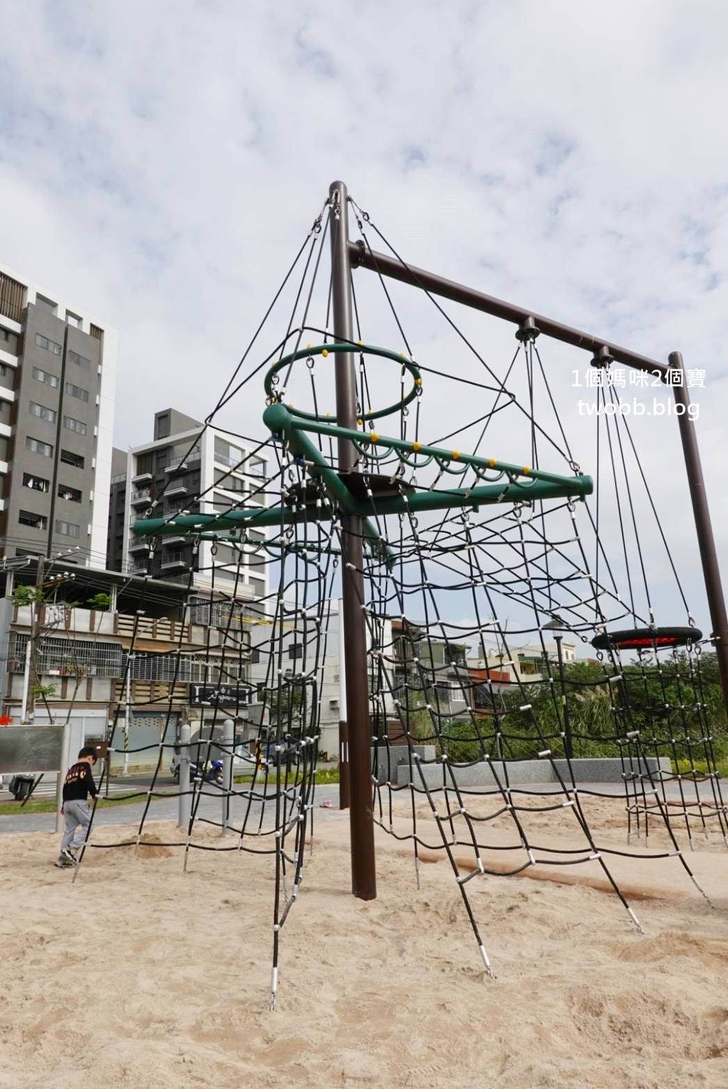 【新北景點| 鶯歌-逗逗龍公園,恐龍主題公園,巨大三角龍化石地景及玩水裝置。 - 第6張圖