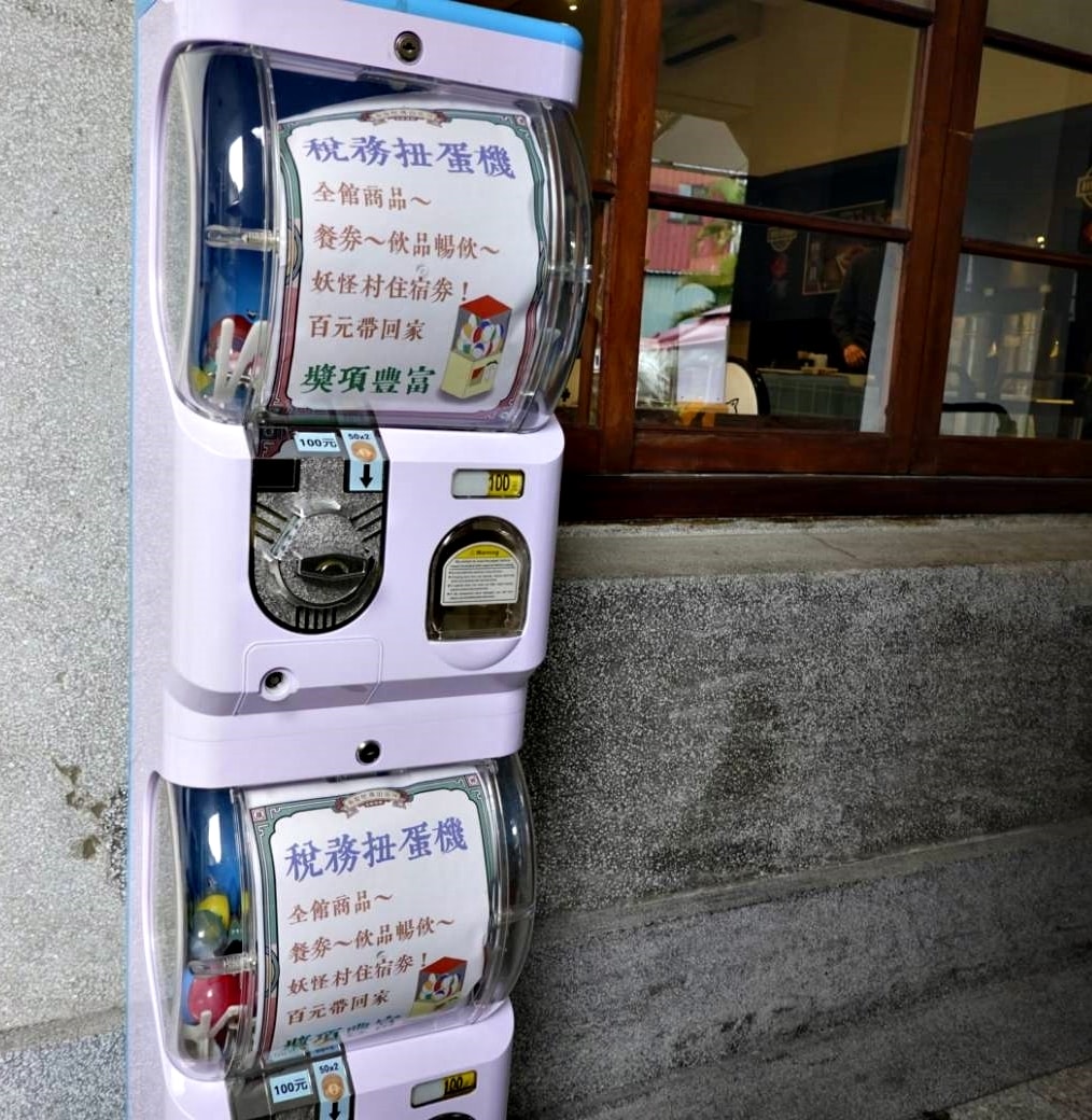 【南投景點| 稅務出張所-充滿文創風南投小白宮,戶外區有造景、小魚咬腳還有特洛伊木馬溜滑梯,融合復古東西方及魔法學院風格茶餐廳。 - 第26張圖