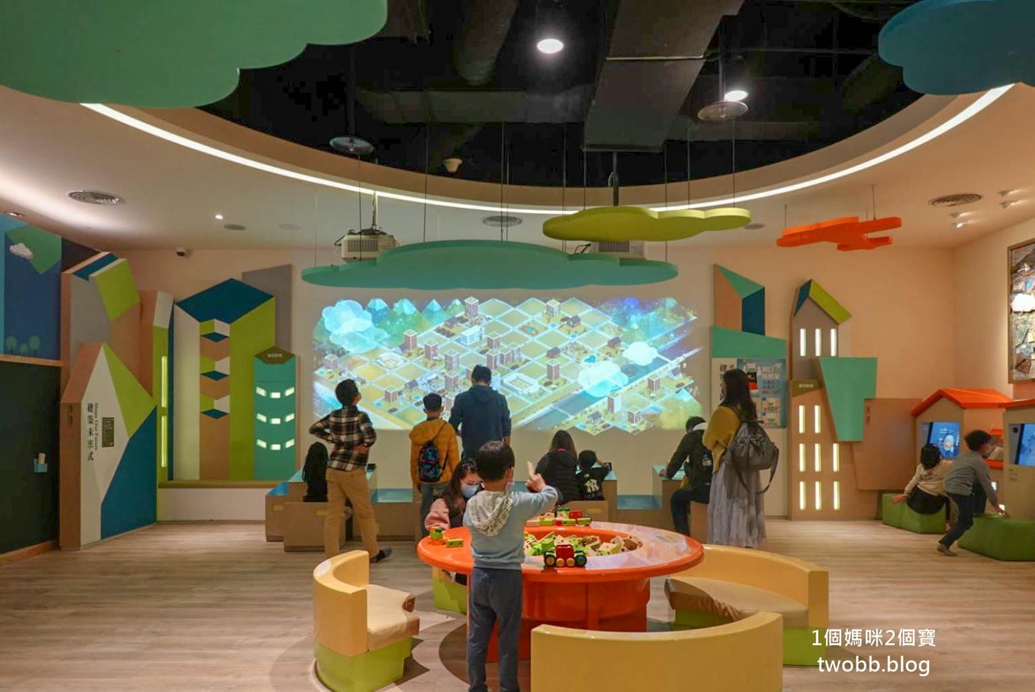【新北景點| 人文遠雄博物館-來了解世界有名建築物的特色,虛擬建造一棟自己的房子,在這裡每一個孩子都是建築師。 - 第22張圖 人文遠雄展覽館 (11)