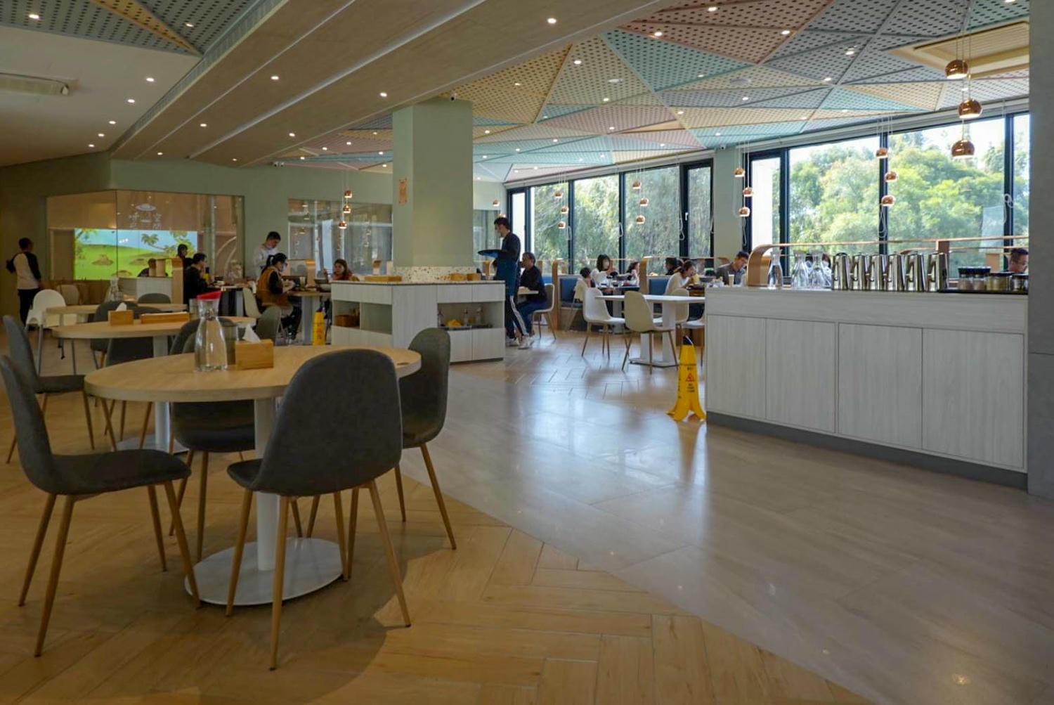 【台中住宿| 想窩11餐旅館-沙鹿新住宿景點,結合住宿與親子用餐,戶外大草坪及整層超大室內遊戲室,適合一家大小親朋好友聚餐的好地方。 - 第69張圖 想窩11餐旅館-89