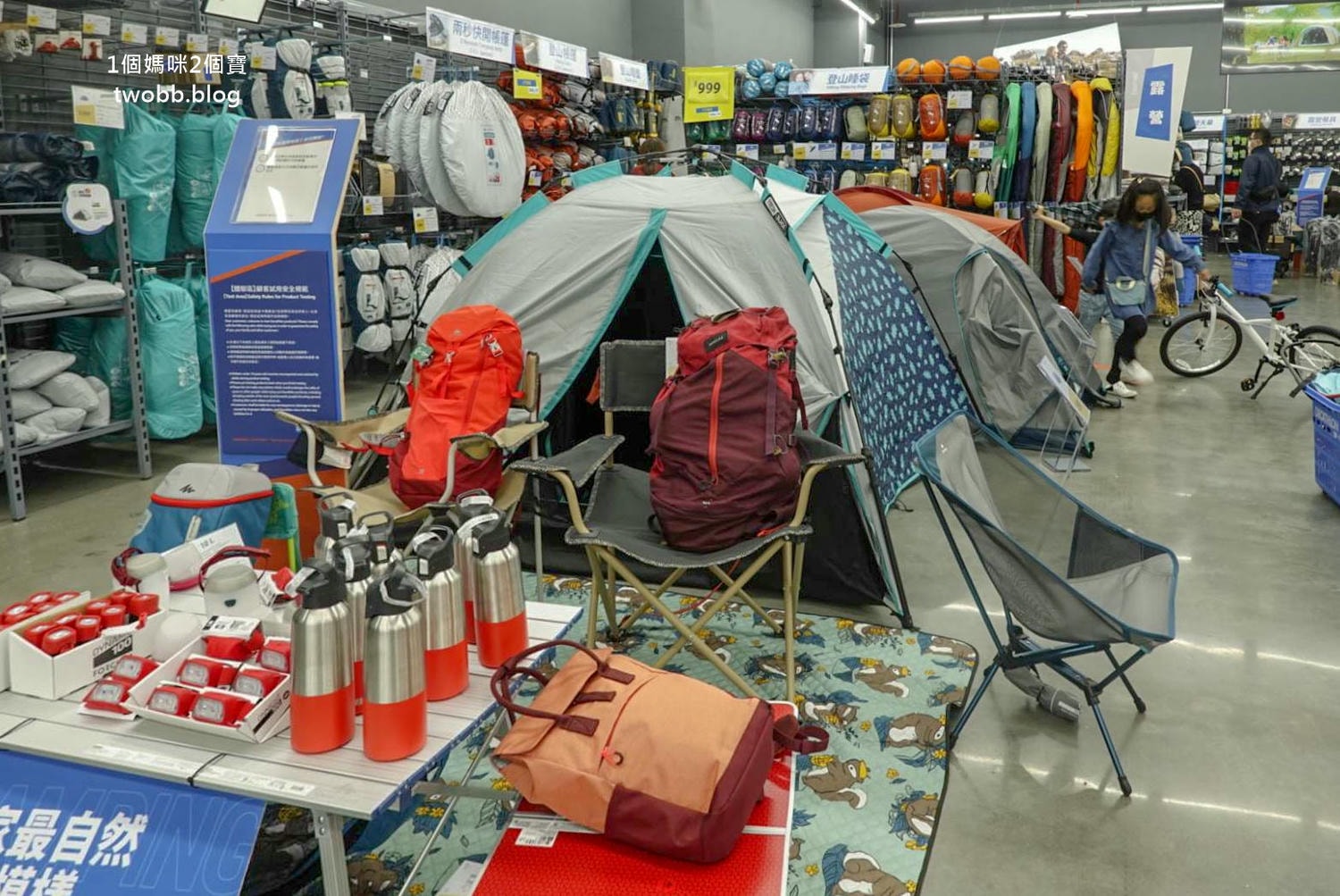 【新北景點| 迪卡儂三重旗艦店-雙北市面積最大旗艦店,互動式運動裝置體驗單車、跑步運動,也有VR大螢幕體驗球類運動。 - 第24張圖 迪卡儂三重旗艦店-11