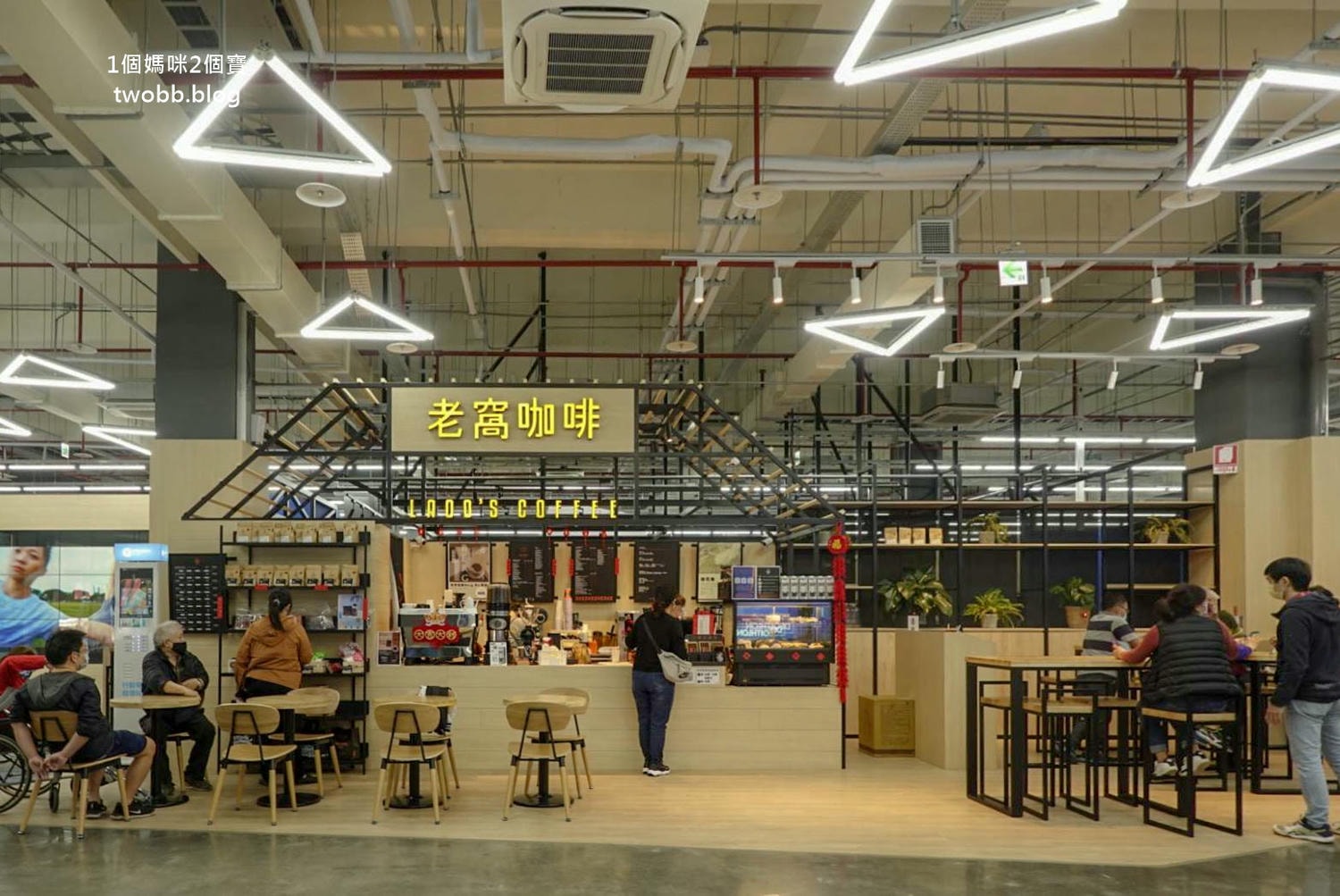 【新北景點| 迪卡儂三重旗艦店-雙北市面積最大旗艦店,互動式運動裝置體驗單車、跑步運動,也有VR大螢幕體驗球類運動。 - 第7張圖 迪卡儂三重旗艦店-33