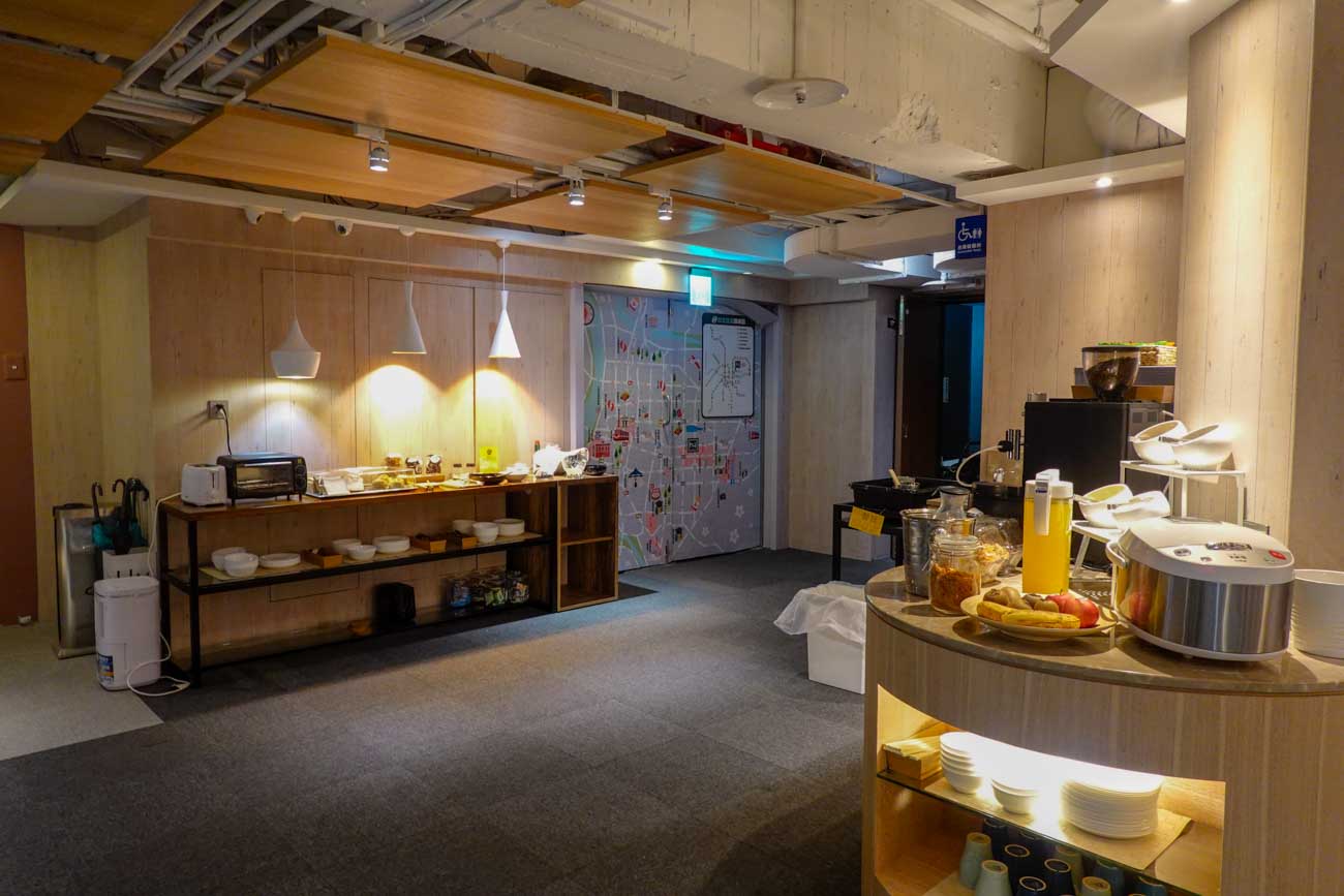 【台北住宿】艾爾行旅-就在台北東區商圈中心,鄰近捷運站,提供旅人最方便的休憩旅店,有吃有逛機能超強。 - 第38張圖