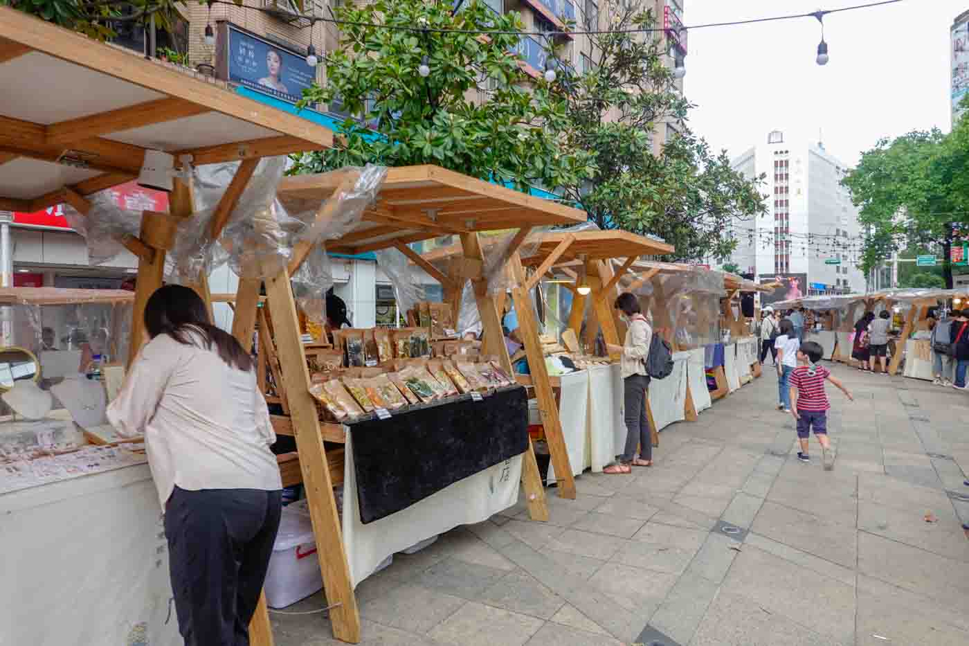 【台北住宿】艾爾行旅-就在台北東區商圈中心,鄰近捷運站,提供旅人最方便的休憩旅店,有吃有逛機能超強。 - 第25張圖