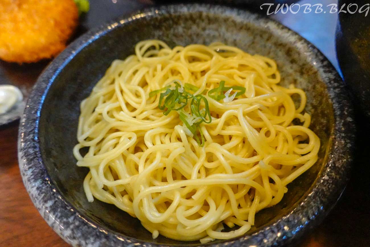 (已歇業)【台中西區美食| 秀麵尊(藍花楹店)-每日限量供應,濃郁湯頭Q彈麵條,一碗吃了會想再來的拉麵。 - 第17張圖