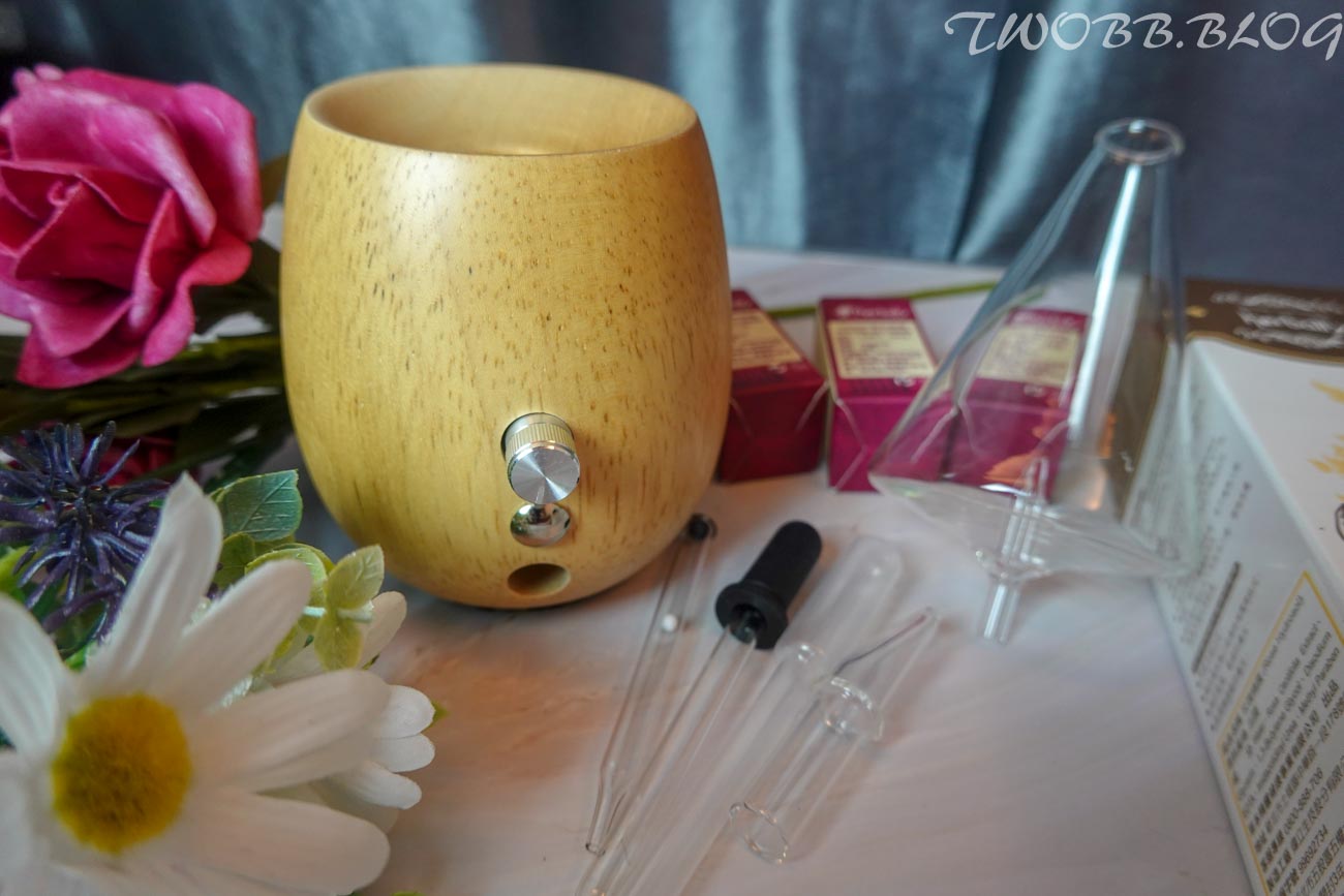 好物分享|herbally 草本真情》典雅造型精油擴香儀,充滿療癒香氣保濕玫瑰原粹精露+天然複方純精油,隨身攜帶精油滾珠瓶,時刻沉浸香氣世界。 - 第4張圖 herbally 草本真情
