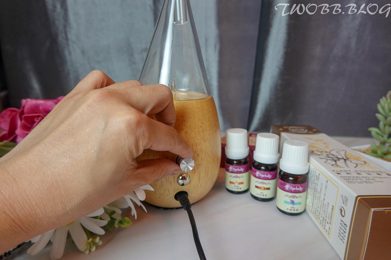 好物分享|herbally 草本真情》典雅造型精油擴香儀,充滿療癒香氣保濕玫瑰原粹精露+天然複方純精油,隨身攜帶精油滾珠瓶,時刻沉浸香氣世界。 - 第9張圖