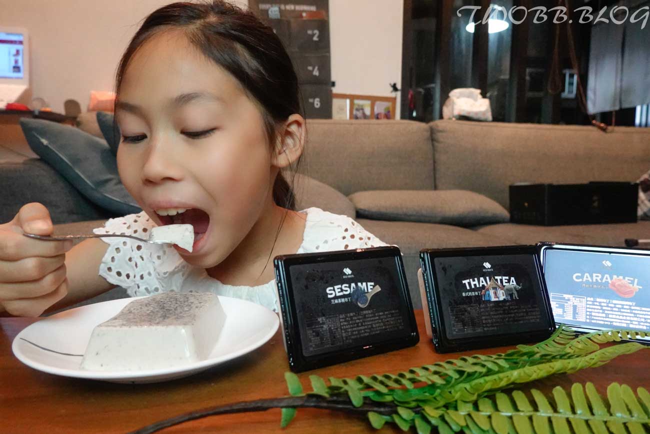 宅配美食|紅磚布丁》台南伴手禮,布丁界愛馬仕,超質感外盒,口感濃郁,入口滑嫩,內外兼具送禮也好有面子。 - 第8張圖