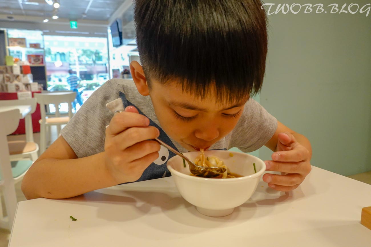 (已停業)【台北美食| 冰花本舖(忠孝旗艦店)-東區好吃刨冰推薦,夏天來碗芒果雪花冰最過癮,而且竟然還有牛肉麵! - 第24張圖