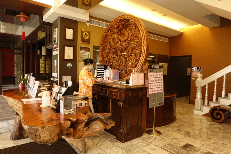 【宜蘭住宿| 中冠礁溪大飯店&雪山溫泉會館-星河傳說水世界,冬天夏天都好玩,高達五層樓的滑水道,小小孩的遊戲室,置身蒸氣室以及石板床寒氣全消! - 第9張圖