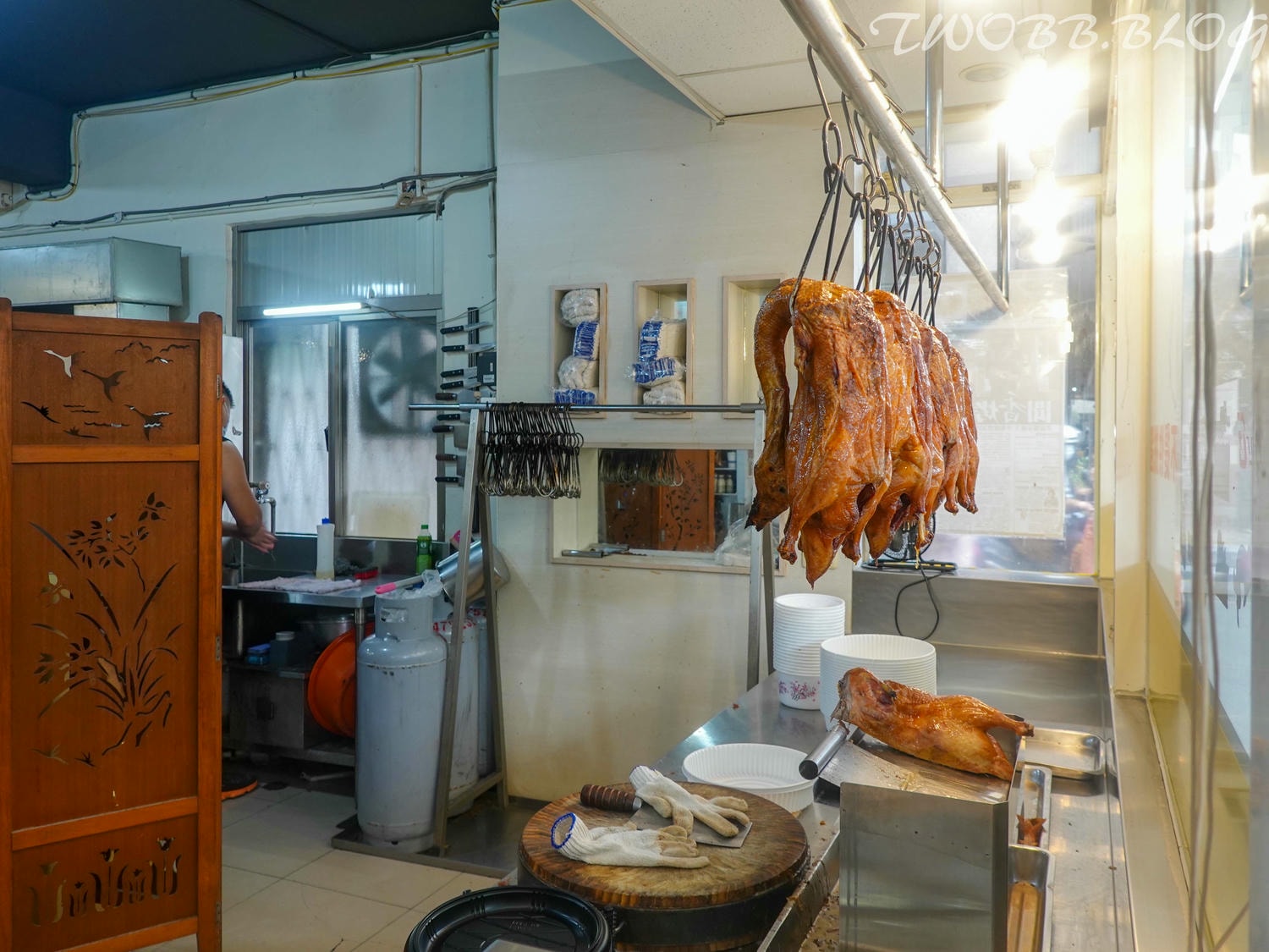 新北美食| 北城脆皮烤鴨板橋新埔分店》板橋美食烤鴨推薦!香酥金黃外皮,大火快炒鴨架,獨特中藥香料,集合鹹香辣口感超過癮!。 - 第12張圖 北城脆皮烤鴨
