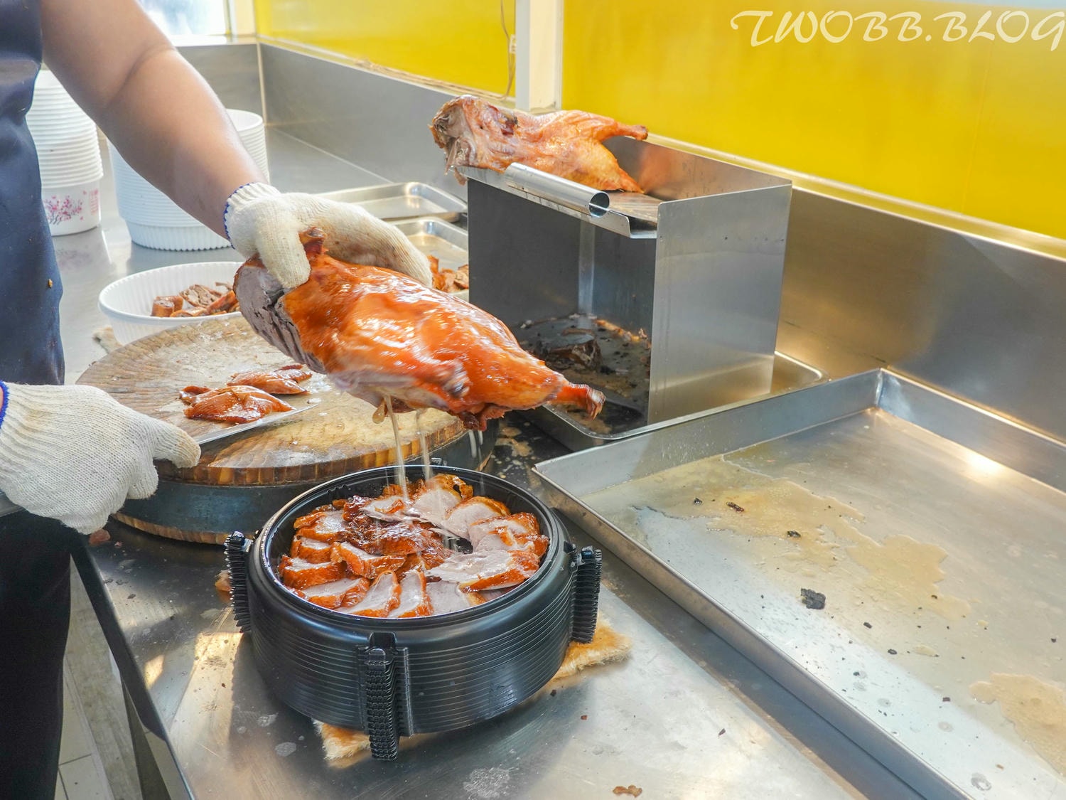 新北美食| 北城脆皮烤鴨板橋新埔分店》板橋美食烤鴨推薦!香酥金黃外皮,大火快炒鴨架,獨特中藥香料,集合鹹香辣口感超過癮!。 - 第17張圖 北城脆皮烤鴨