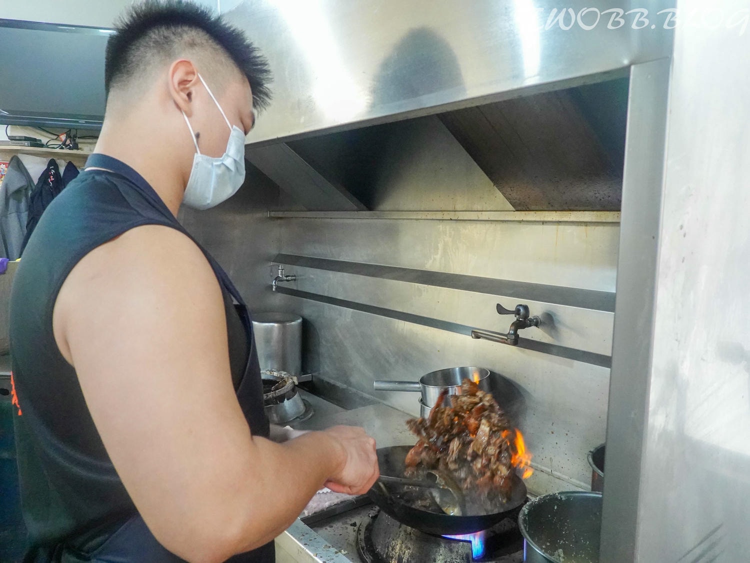 新北美食| 北城脆皮烤鴨板橋新埔分店》板橋美食烤鴨推薦!香酥金黃外皮,大火快炒鴨架,獨特中藥香料,集合鹹香辣口感超過癮!。 - 第20張圖 北城脆皮烤鴨