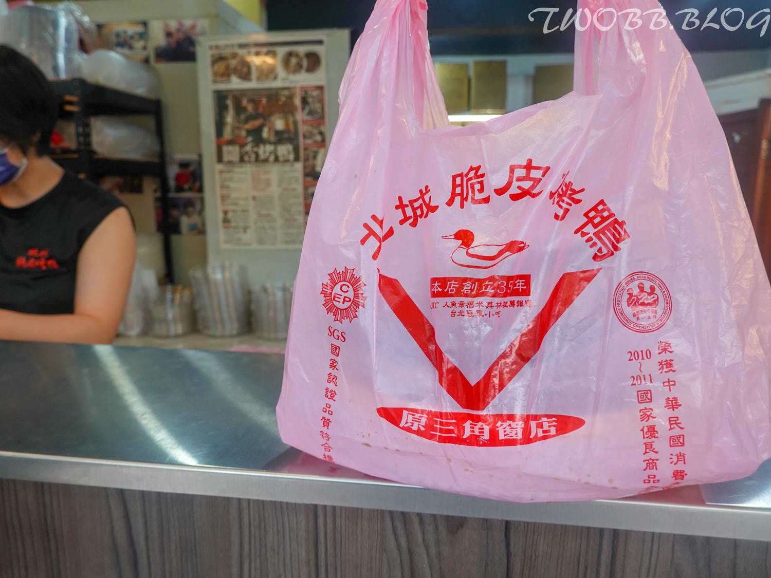 新北美食| 北城脆皮烤鴨板橋新埔分店》板橋美食烤鴨推薦!香酥金黃外皮,大火快炒鴨架,獨特中藥香料,集合鹹香辣口感超過癮!。 - 第22張圖