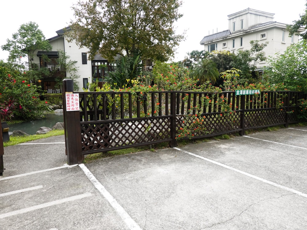 花蓮吉安住宿| 金澤居民宿》親子住宿!日式庭園造景,大榕樹下草皮嬉戲,花草簇擁池塘讓人心曠神怡,遠離塵囂,自行車綠色隧道民宿推薦! - 第11張圖