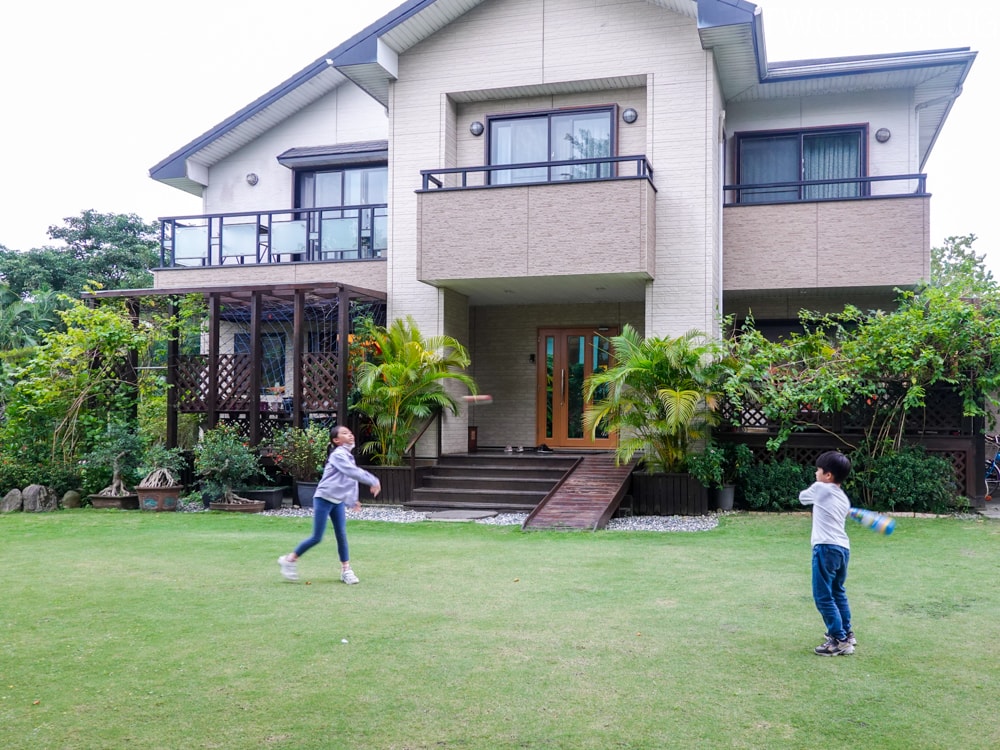 花蓮吉安住宿| 金澤居民宿》親子住宿!日式庭園造景,大榕樹下草皮嬉戲,花草簇擁池塘讓人心曠神怡,遠離塵囂,自行車綠色隧道民宿推薦! - 第43張圖