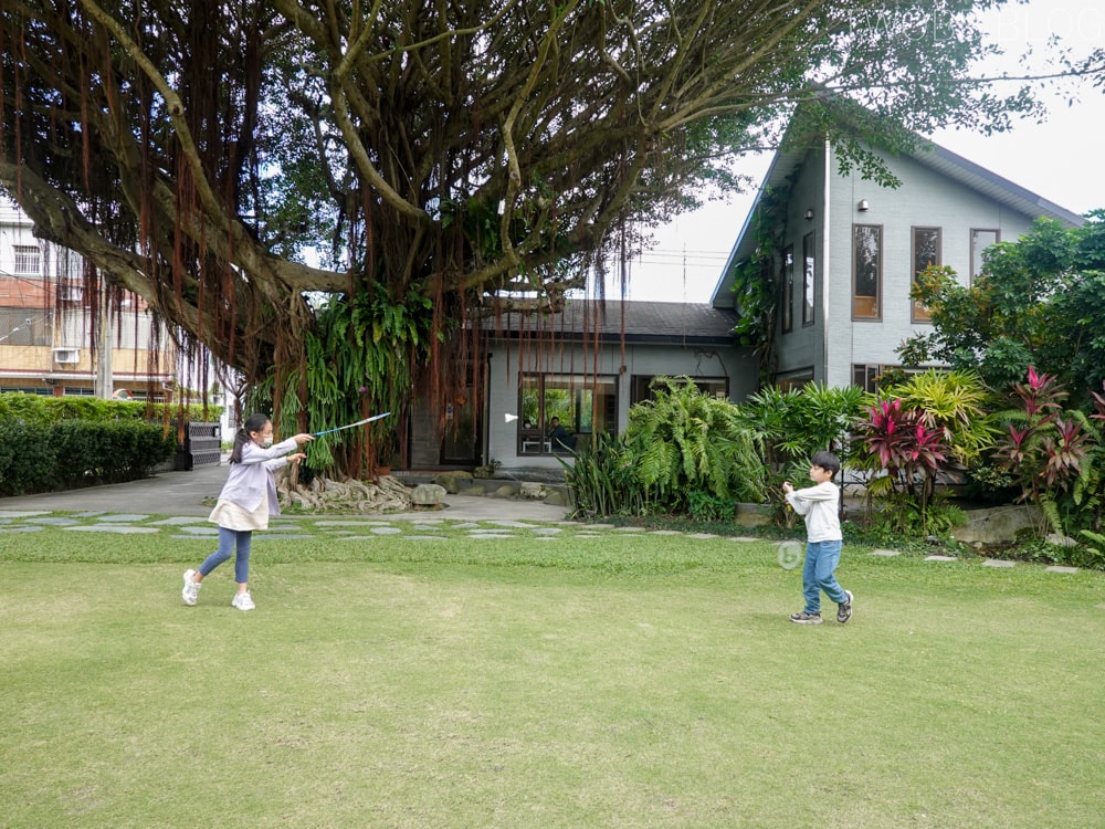 花蓮吉安住宿| 金澤居民宿》親子住宿!日式庭園造景,大榕樹下草皮嬉戲,花草簇擁池塘讓人心曠神怡,遠離塵囂,自行車綠色隧道民宿推薦! - 第42張圖