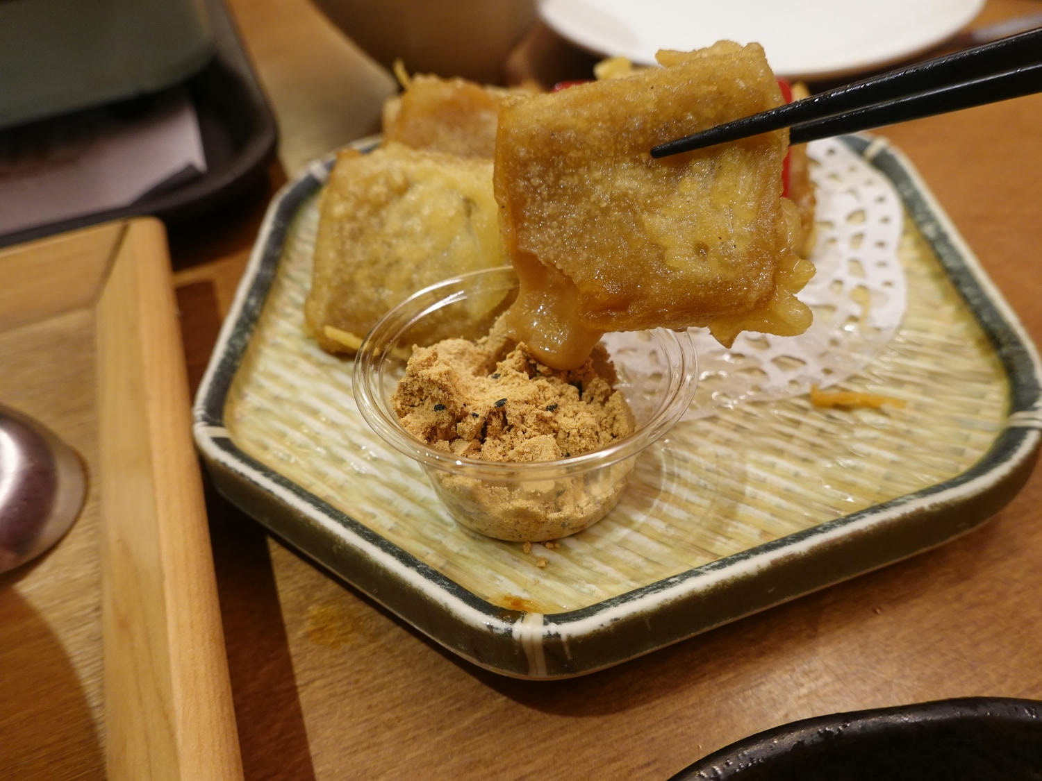 台中美食| 有春茶館-大墩店》台灣味茶館!復古風造景經典台菜,年味氣氛十足,過年餐廳的好選擇。 - 第39張圖
