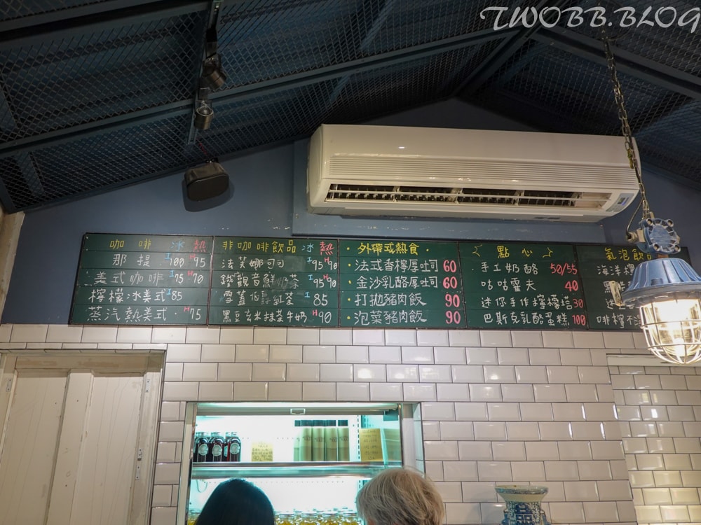(已停業)花蓮景點| Mr. Sam山姆先生咖啡館》塵囂中的精靈國度,觀賞超美落雨松及真實版的霍爾移動城堡。 - 第24張圖