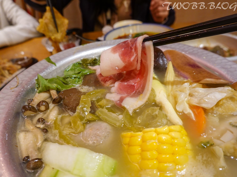 台中美食| 有春茶館-大墩店》台灣味茶館!復古風造景經典台菜,年味氣氛十足,過年餐廳的好選擇。 - 第32張圖