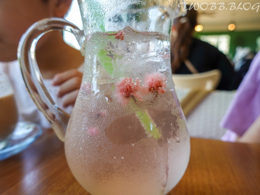 新北景點|小馬貝菈-Ezi森活》免門票!三芝親子寵物友善餐廳!陽光下的草坪,沙坑!還可餵食小馬,順遊三生步道,賞櫻與農場秘境一日遊。 - 第44張圖