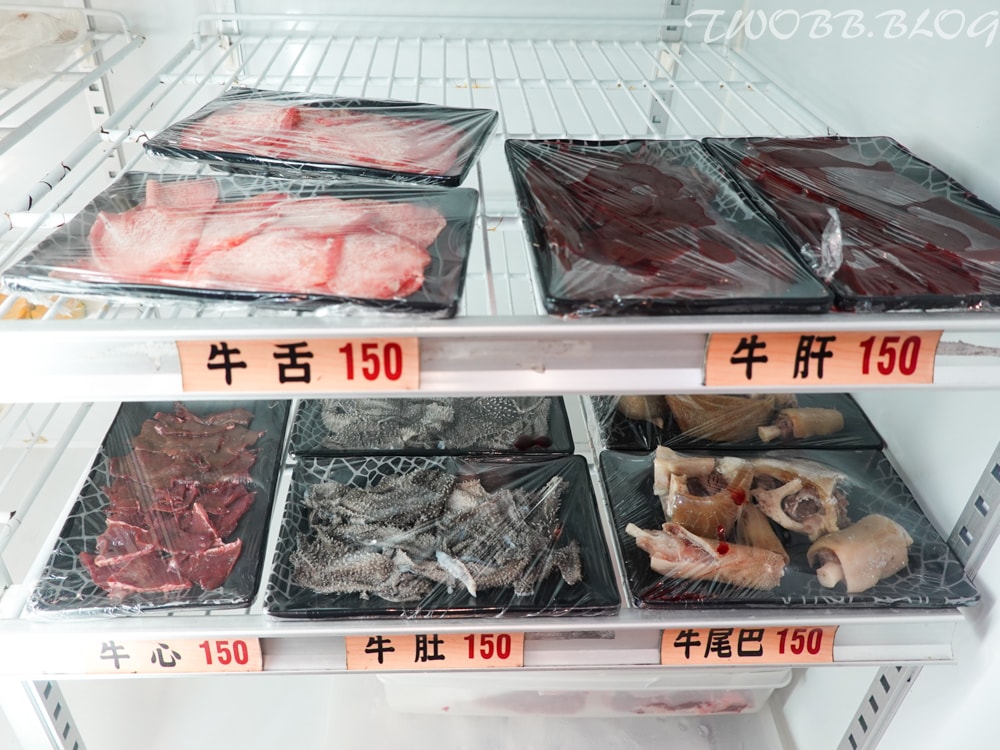 台中美食|菜挫台南溫體牛涮涮鍋-大里總店》新鮮溫體牛,現點現切。真材實料的手工牛肉丸、蝦漿花枝漿,假日座無虛席,務必預約! - 第24張圖