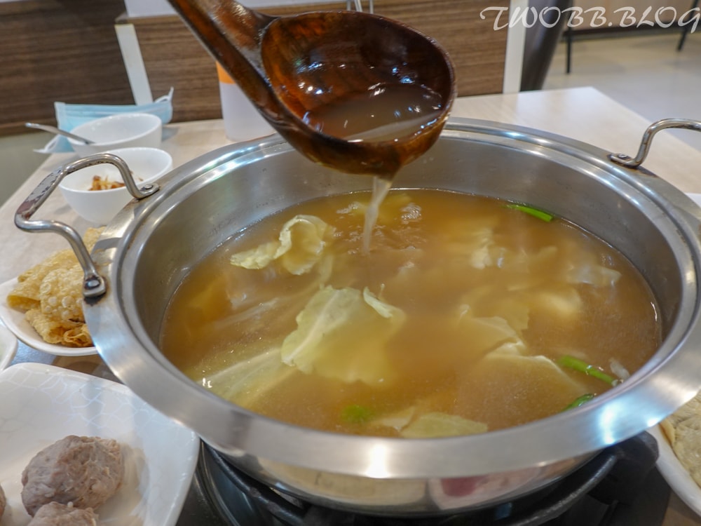 台中美食|菜挫台南溫體牛涮涮鍋-大里總店》新鮮溫體牛,現點現切。真材實料的手工牛肉丸、蝦漿花枝漿,假日座無虛席,務必預約! - 第35張圖