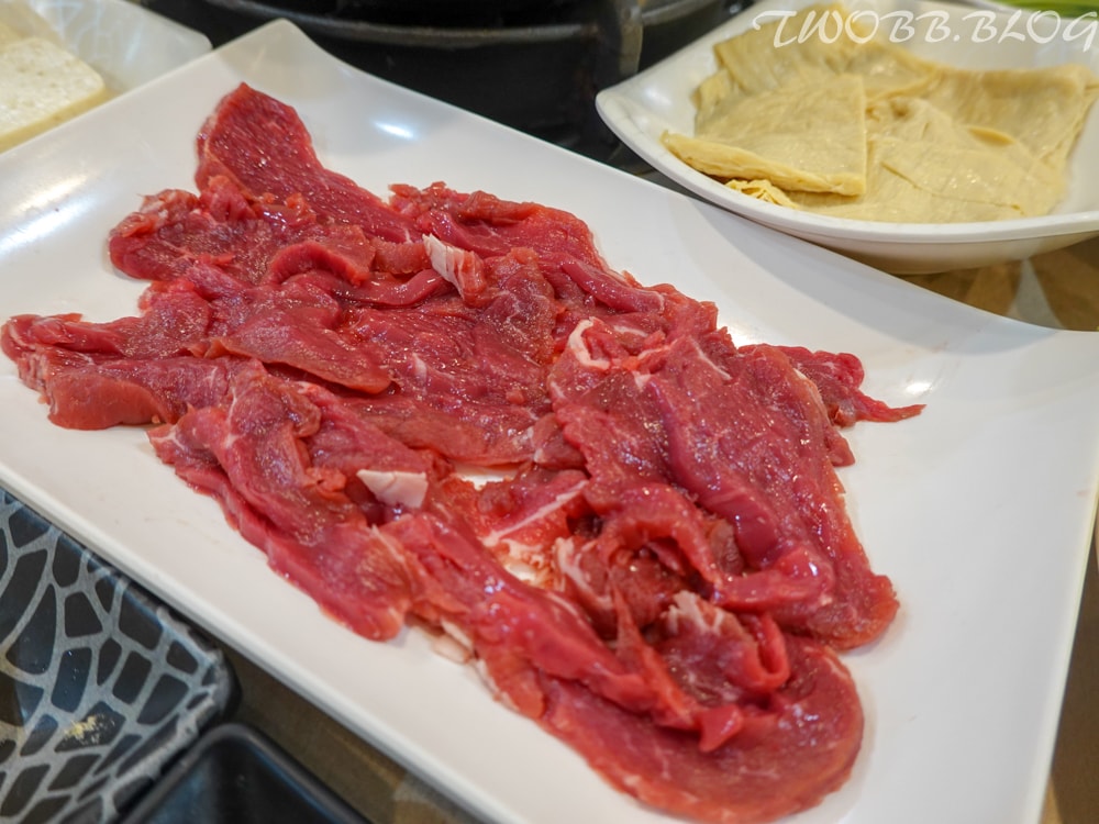 台中美食|菜挫台南溫體牛涮涮鍋-大里總店》新鮮溫體牛,現點現切。真材實料的手工牛肉丸、蝦漿花枝漿,假日座無虛席,務必預約! - 第36張圖