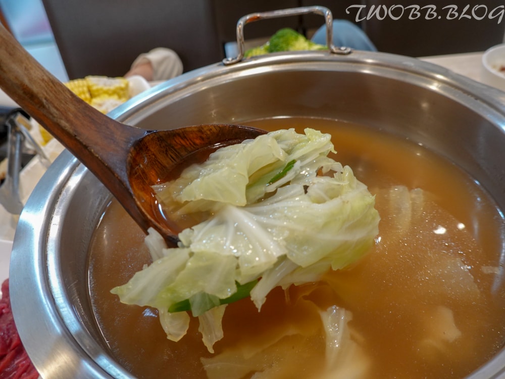 台中美食|菜挫台南溫體牛涮涮鍋-大里總店》新鮮溫體牛,現點現切。真材實料的手工牛肉丸、蝦漿花枝漿,假日座無虛席,務必預約! - 第34張圖