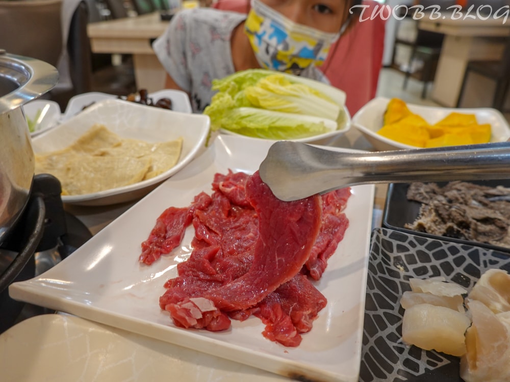 台中美食|菜挫台南溫體牛涮涮鍋-大里總店》新鮮溫體牛,現點現切。真材實料的手工牛肉丸、蝦漿花枝漿,假日座無虛席,務必預約! - 第37張圖