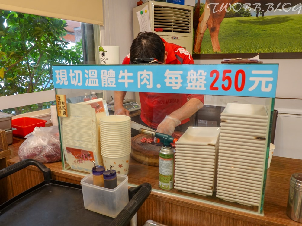 台中美食|菜挫台南溫體牛涮涮鍋-大里總店》新鮮溫體牛,現點現切。真材實料的手工牛肉丸、蝦漿花枝漿,假日座無虛席,務必預約! - 第25張圖