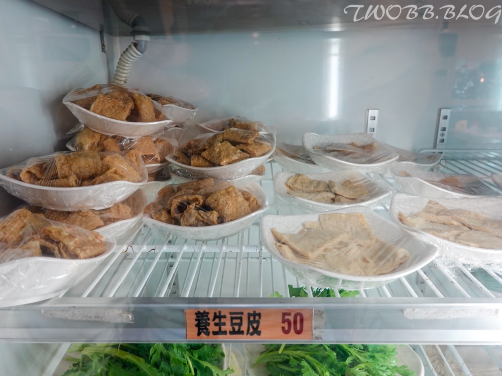 台中美食|菜挫台南溫體牛涮涮鍋-大里總店》新鮮溫體牛,現點現切。真材實料的手工牛肉丸、蝦漿花枝漿,假日座無虛席,務必預約! - 第19張圖 菜挫台南溫體牛涮涮鍋