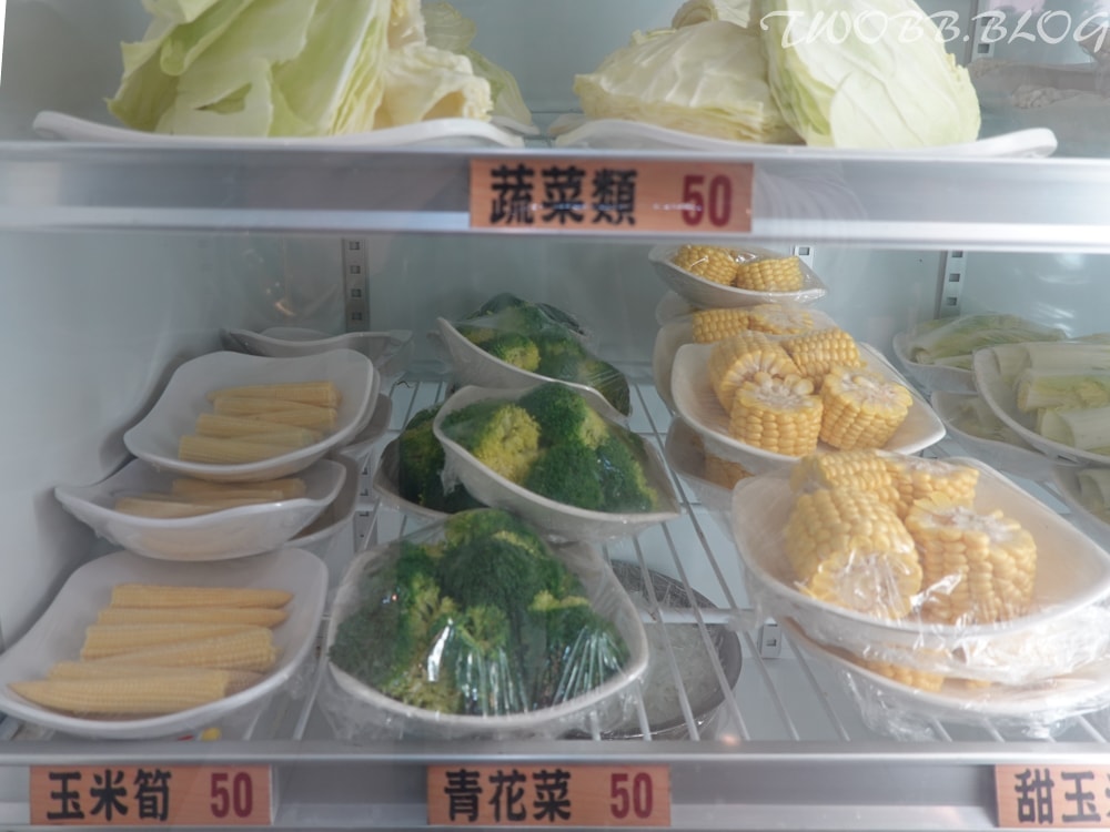 台中美食|菜挫台南溫體牛涮涮鍋-大里總店》新鮮溫體牛,現點現切。真材實料的手工牛肉丸、蝦漿花枝漿,假日座無虛席,務必預約! - 第20張圖
