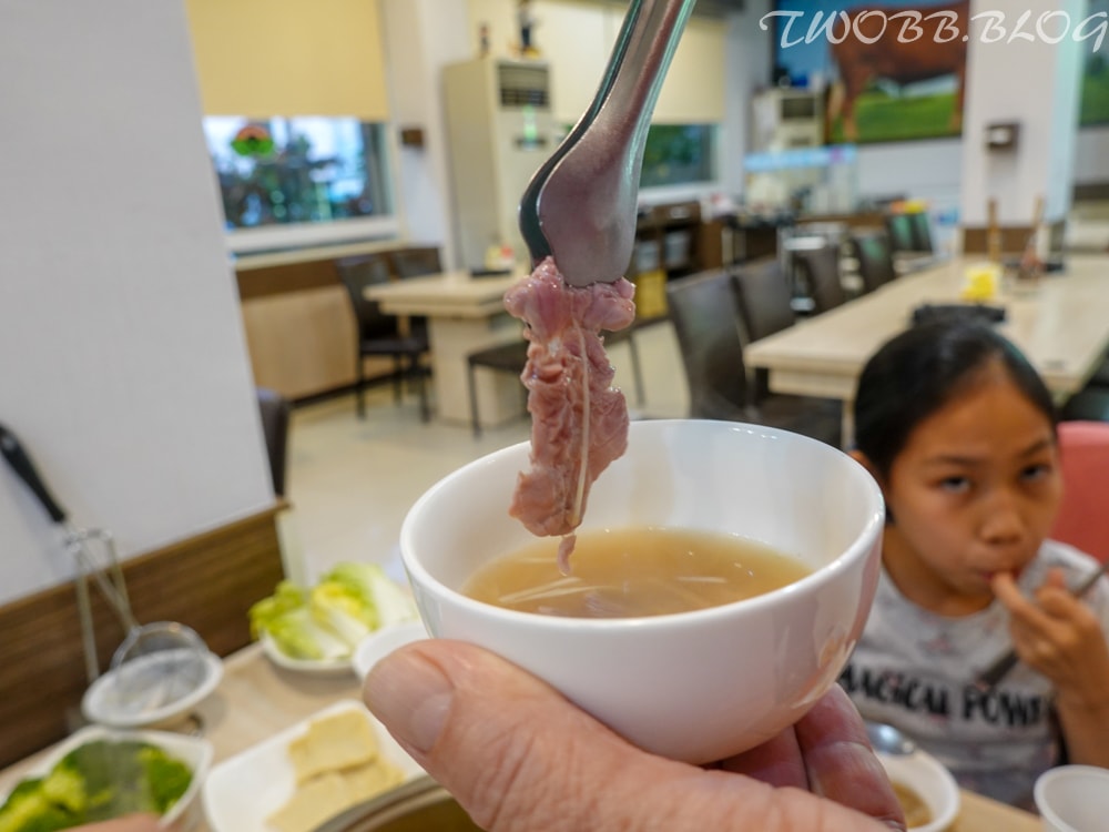 台中美食|菜挫台南溫體牛涮涮鍋-大里總店》新鮮溫體牛,現點現切。真材實料的手工牛肉丸、蝦漿花枝漿,假日座無虛席,務必預約! - 第40張圖