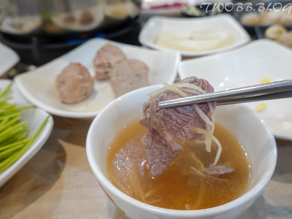 台中美食|菜挫台南溫體牛涮涮鍋-大里總店》新鮮溫體牛,現點現切。真材實料的手工牛肉丸、蝦漿花枝漿,假日座無虛席,務必預約! - 第41張圖 菜挫台南溫體牛涮涮鍋