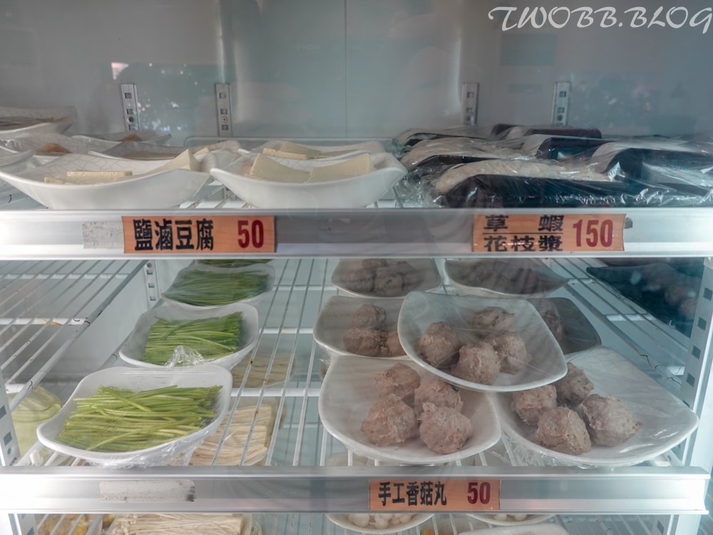 台中美食|菜挫台南溫體牛涮涮鍋-大里總店》新鮮溫體牛,現點現切。真材實料的手工牛肉丸、蝦漿花枝漿,假日座無虛席,務必預約! - 第21張圖