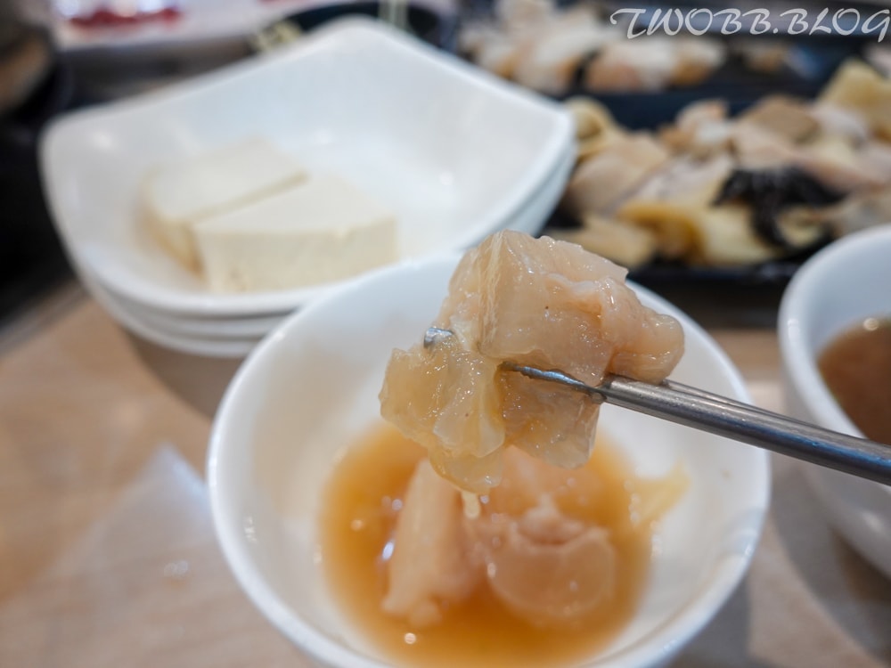 台中美食|菜挫台南溫體牛涮涮鍋-大里總店》新鮮溫體牛,現點現切。真材實料的手工牛肉丸、蝦漿花枝漿,假日座無虛席,務必預約! - 第45張圖