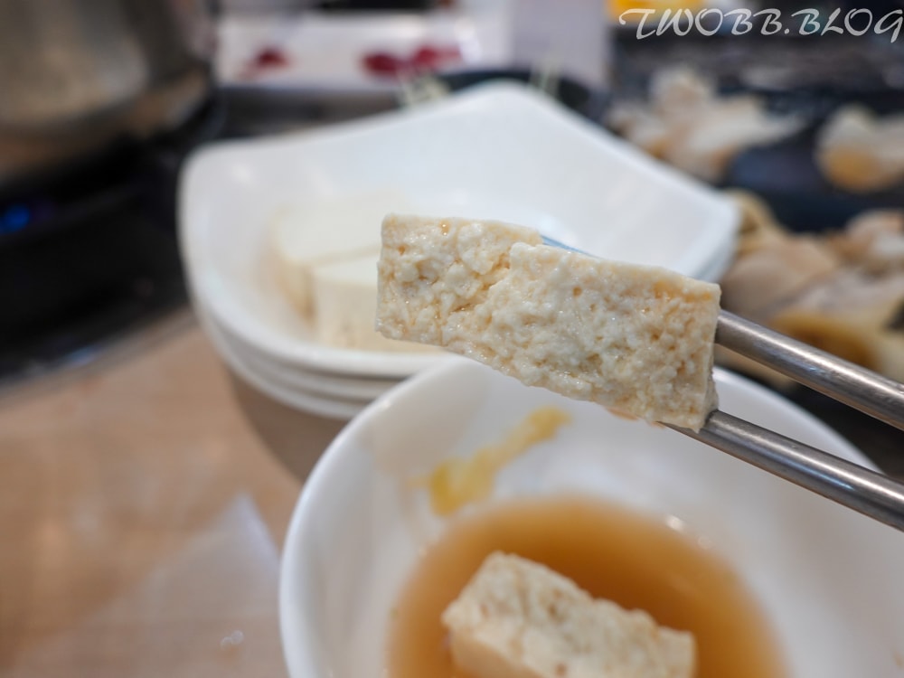 台中美食|菜挫台南溫體牛涮涮鍋-大里總店》新鮮溫體牛,現點現切。真材實料的手工牛肉丸、蝦漿花枝漿,假日座無虛席,務必預約! - 第49張圖