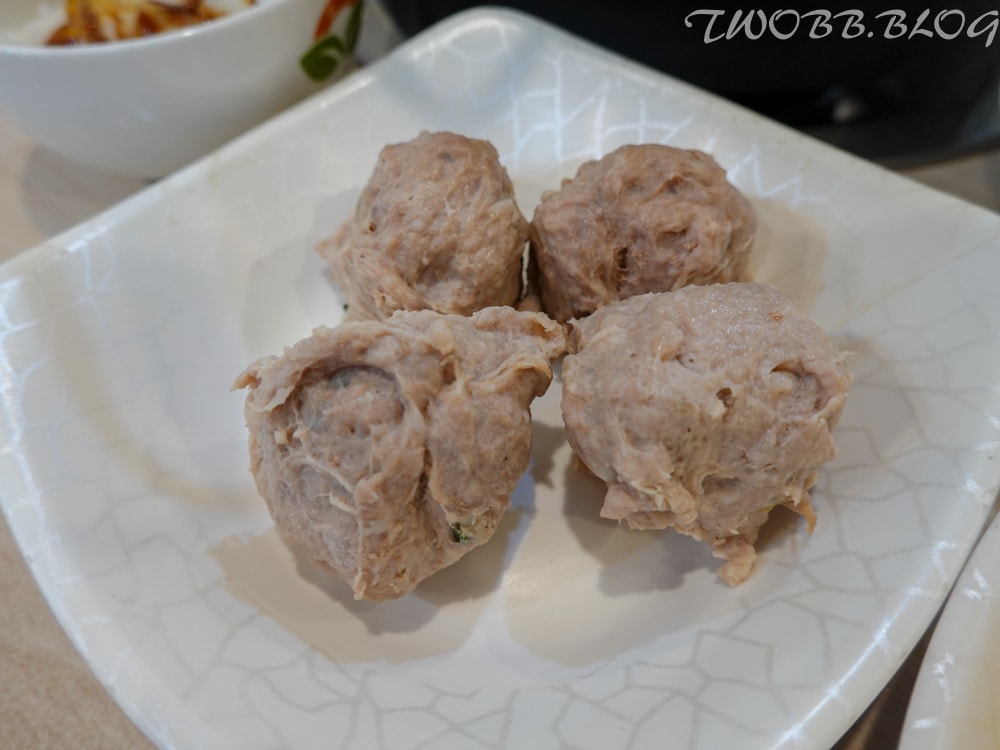 台中美食|菜挫台南溫體牛涮涮鍋-大里總店》新鮮溫體牛,現點現切。真材實料的手工牛肉丸、蝦漿花枝漿,假日座無虛席,務必預約! - 第52張圖