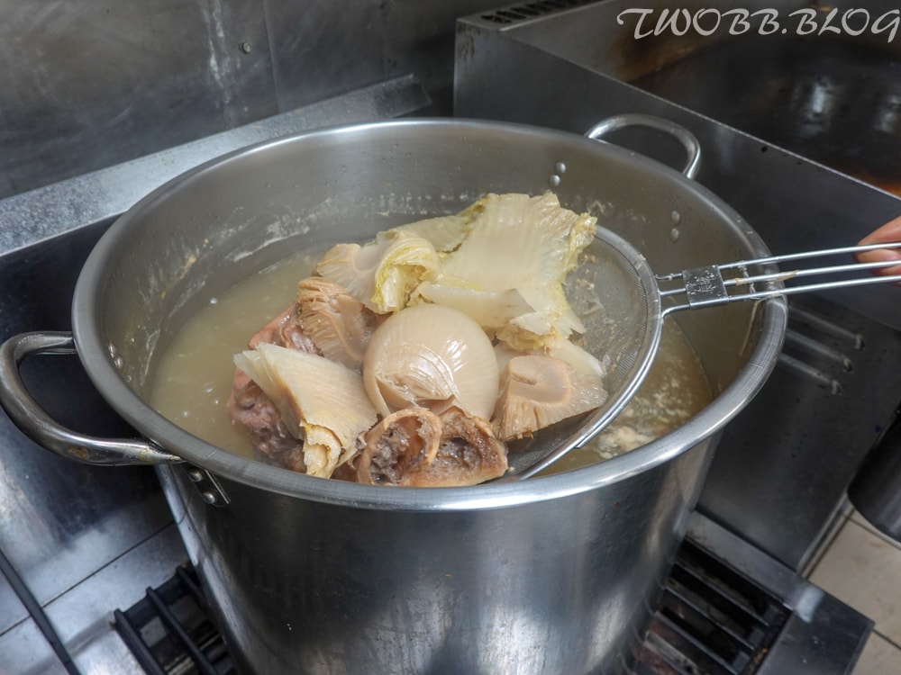 (已停業)新竹美食|鼎璇一鍋一燒》新竹大潤發美食街的平價美食,百元享用鍋燒兩吃,精熬湯頭,絕不使用高湯粉,自製食材良心店家,新竹第一名平價火鍋。 - 第19張圖