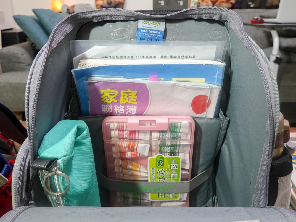好物分享|impackt怡寶護脊書包》開學季!護脊書包推薦品牌,多項專利及減壓設計,豐富收納隔層好貼心,360度反光加強安全照護,還有六年保固服務,家長很安心! - 第17張圖